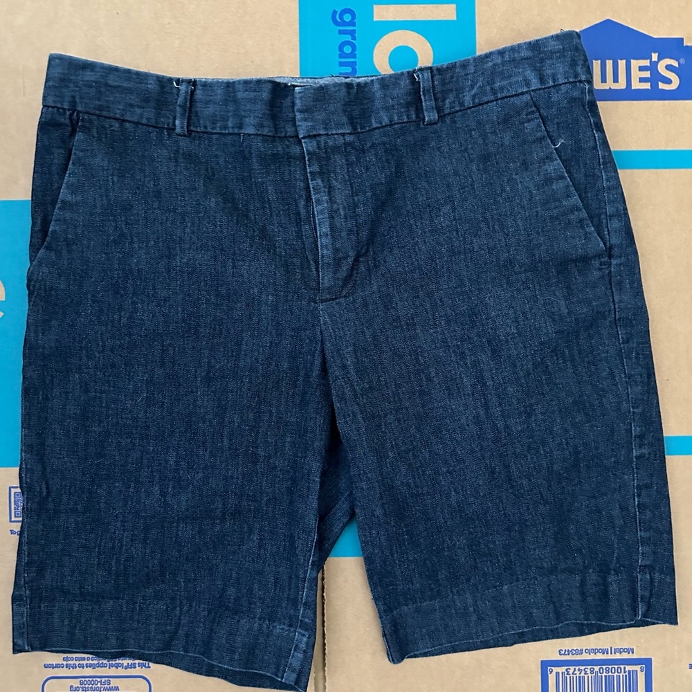 Banana Republic Dark Blue Shorts. Size 8 x 9 inseam Women